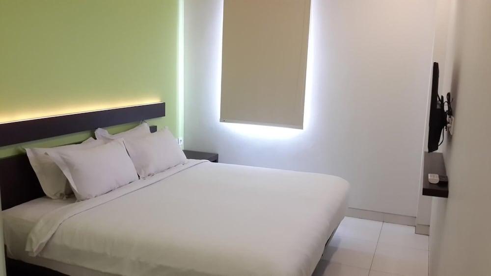 Hotel V Tebet 2*