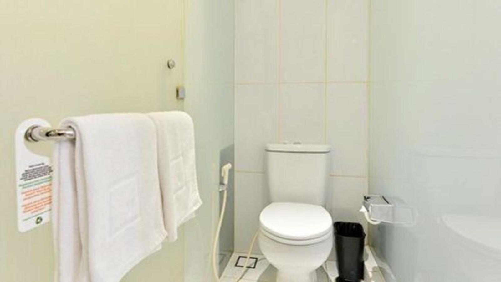 V Tebet Hotel