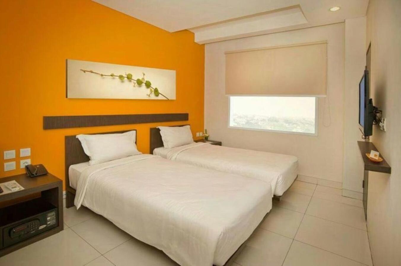 Hotel V Tebet 2*