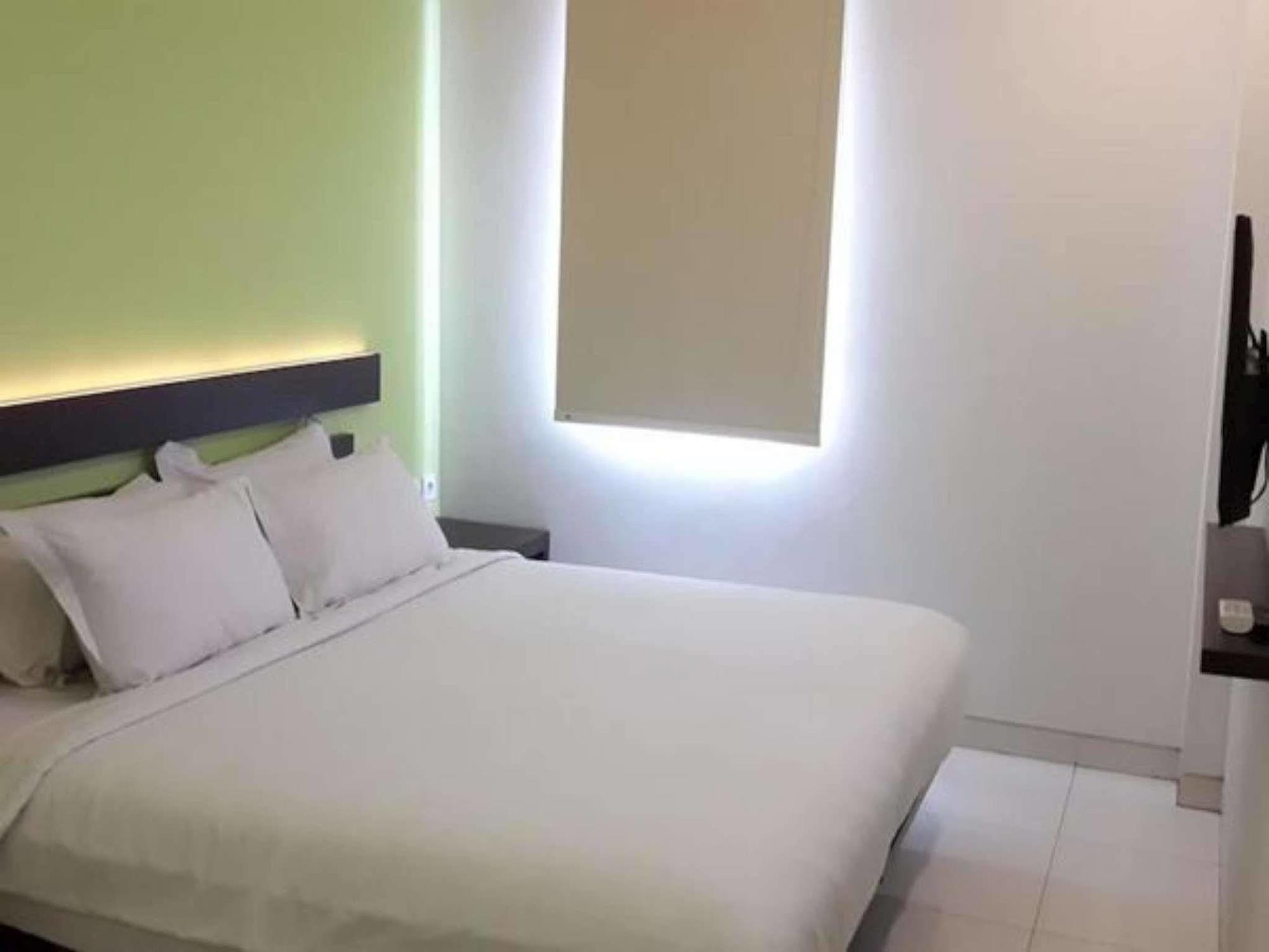 Hotel V Tebet 2*