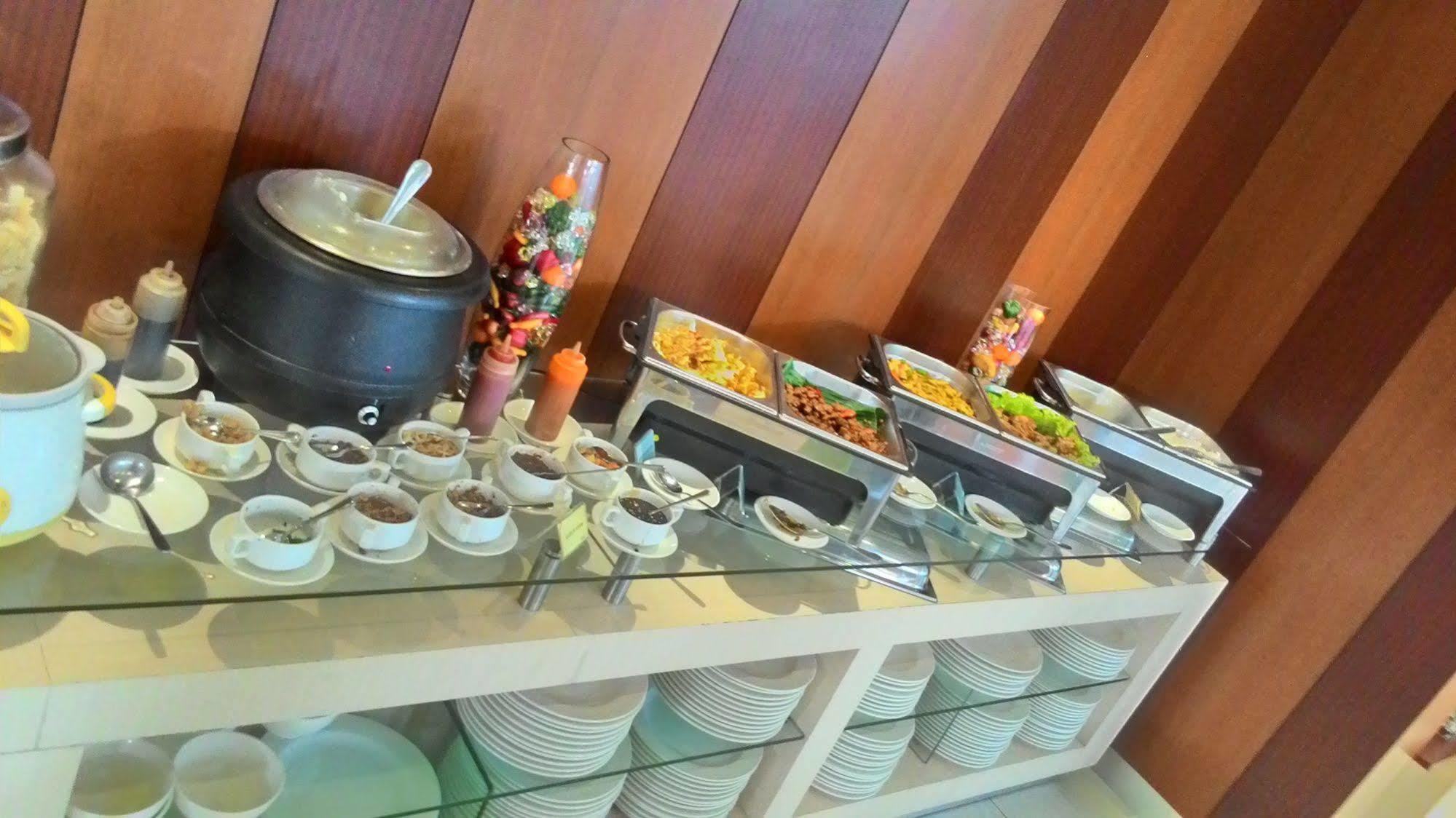 V Tebet Hotel 2*
