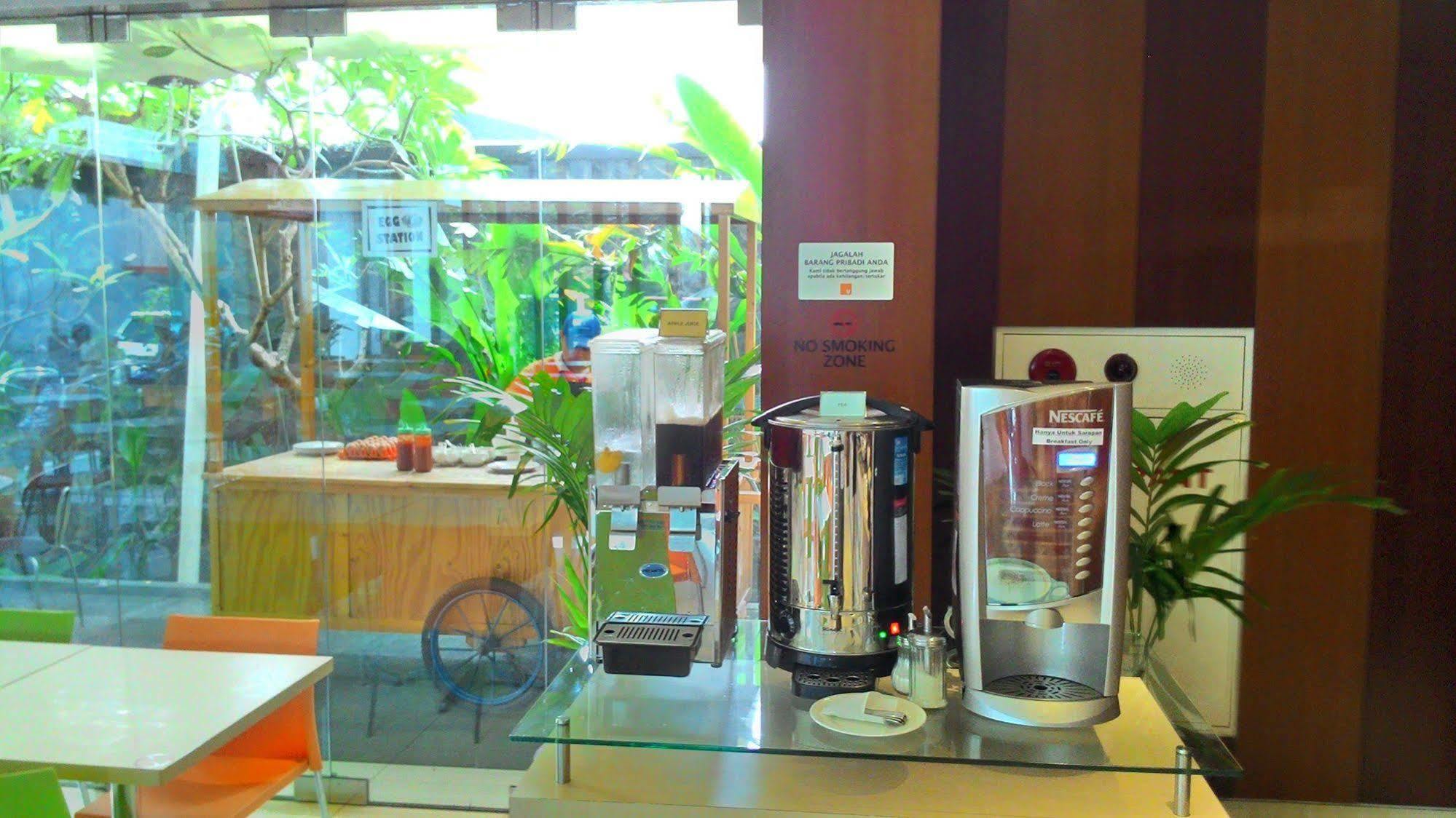 Hotel V Tebet 2*