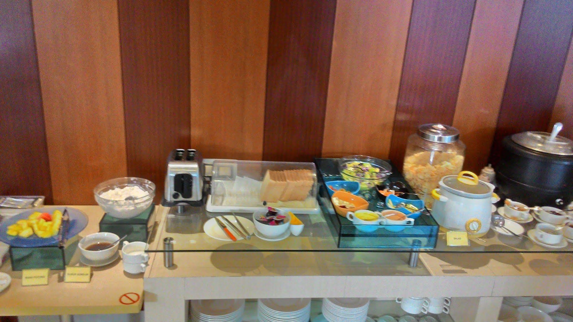 V Tebet Hotel